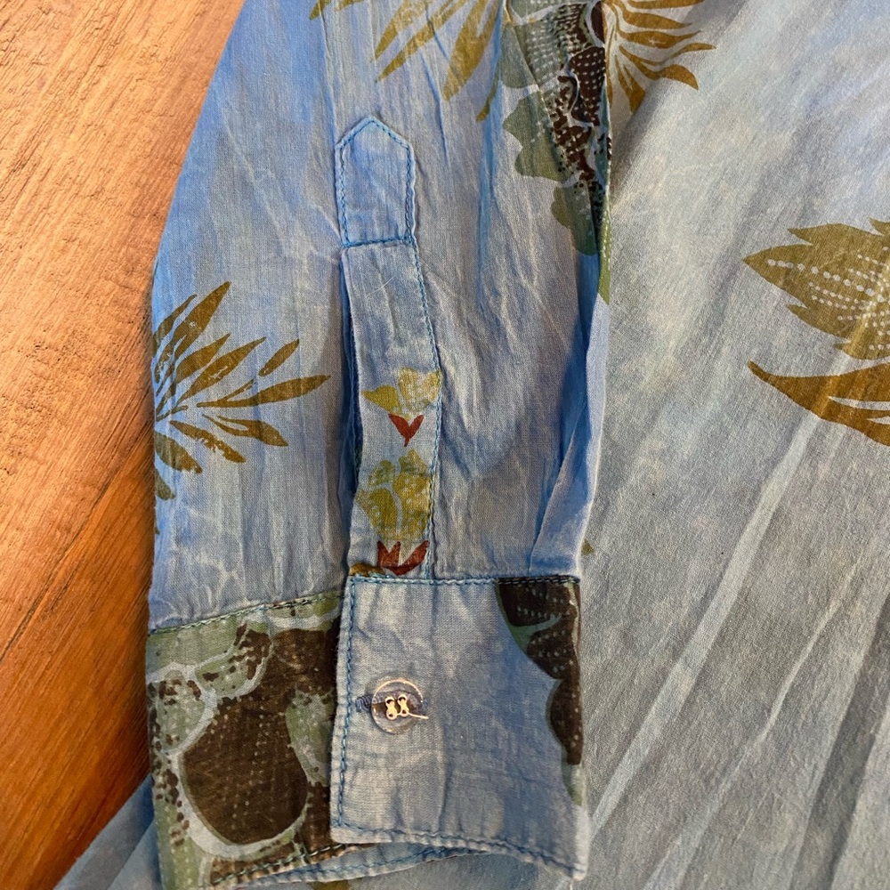 Chic Connection Boho Floral Embroidered V-neck Top
Size Medium - Picture 4 of 10